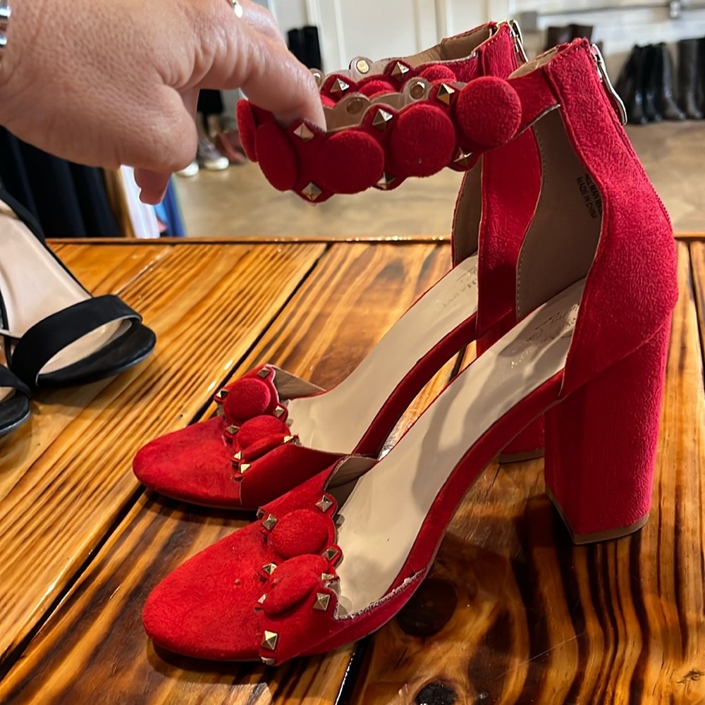Steve Harvey red heels
